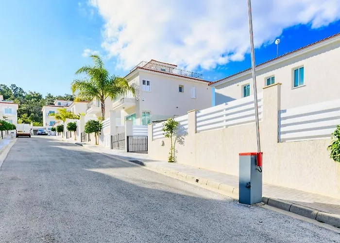 Bay #13 Villa Protaras