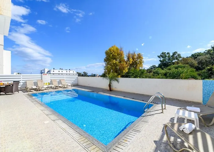 Bay #13 וילה פרוטאראס